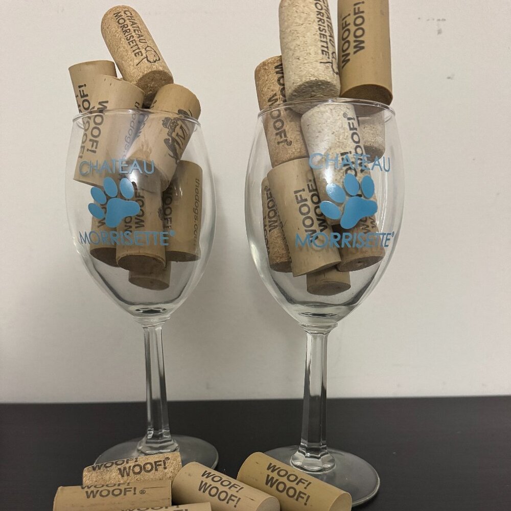 Chateau Morrisette Wine Glasses Set of 2 + 27 Corks